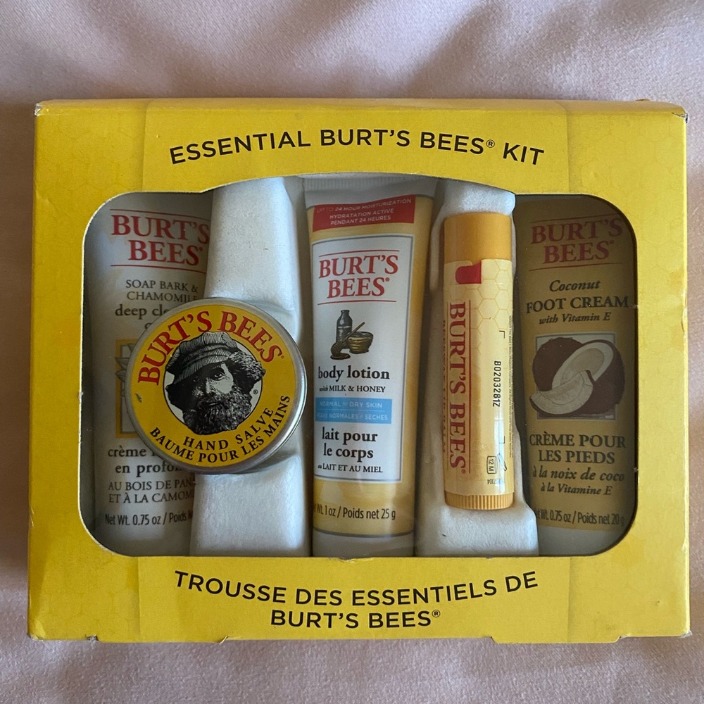 NWT Burt’s Bees Essentials kit